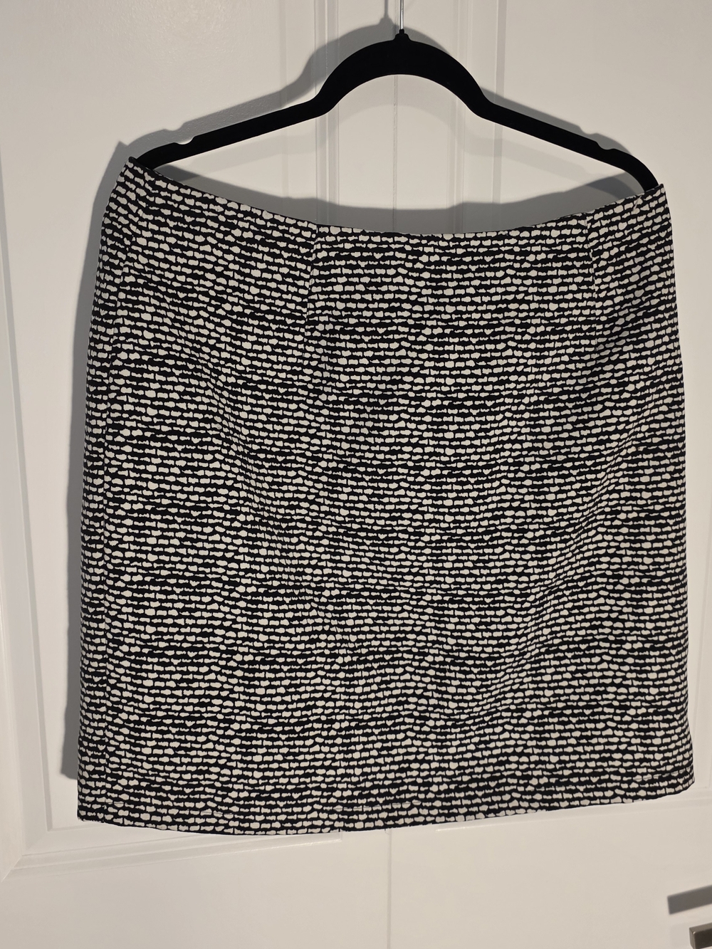 Black and White Patterned Pencil Skirt